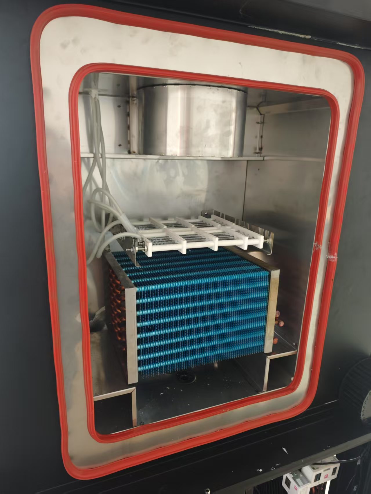 高低溫沖擊試驗箱如何進行工作原理的